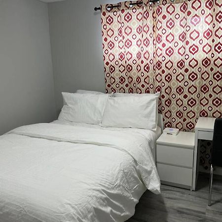 Cozy Modern And Lavish 2 Bedroom Basement Suite Winnipeg Exterior photo