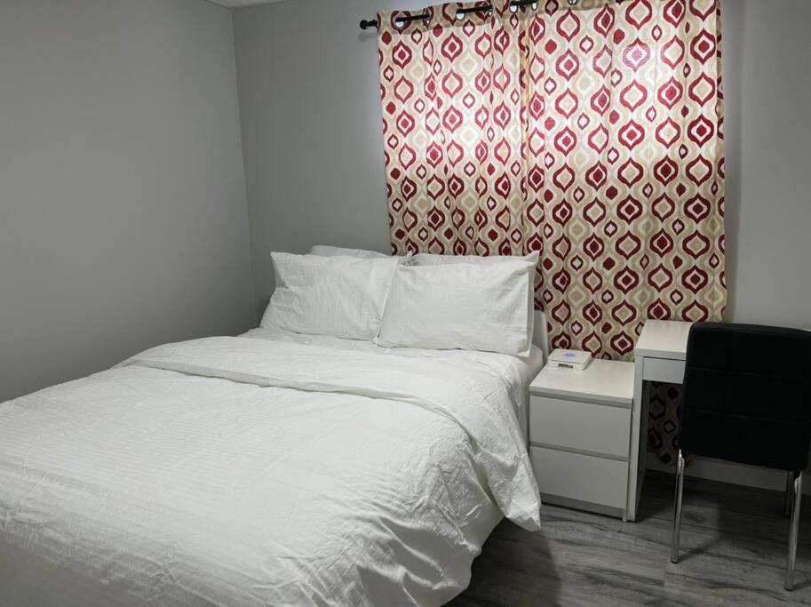 Cozy Modern And Lavish 2 Bedroom Basement Suite Winnipeg Exterior photo